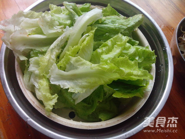 Stir-fried Tofu Skin with Lettuce recipe