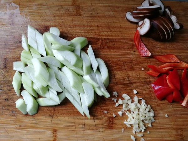 Refreshing Summer, Sauteed Mushrooms with Loofah in Oyster Sauce recipe