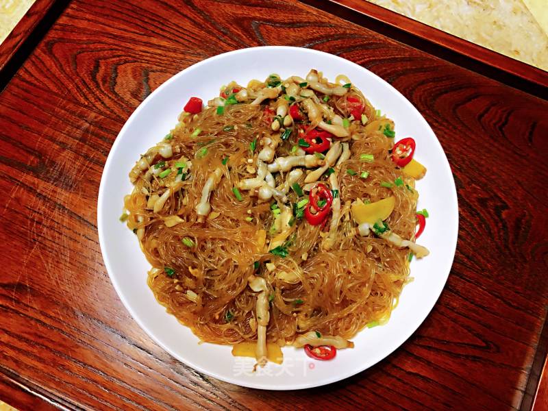 Fried Vermicelli with Razor Clams