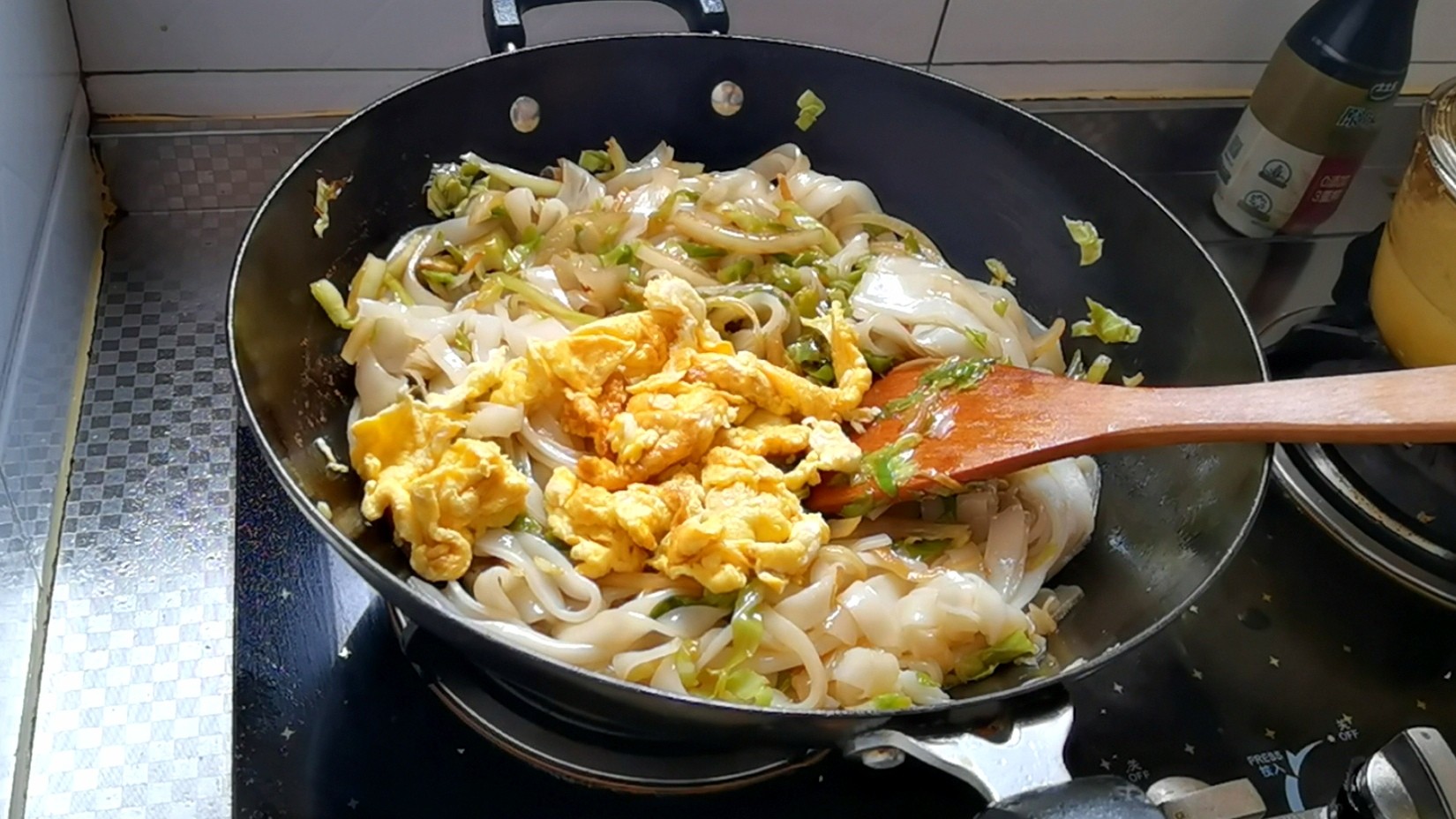 Fried Rice Noodles that are More Fragrant Than Meat recipe