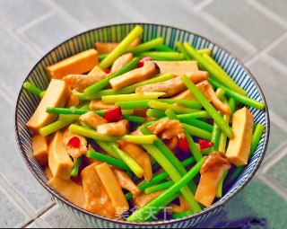 Stir-fried Tofu and Pork with Garlic Moss recipe