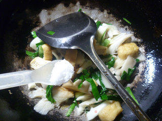 Stir-fried Oyster Mushroom with Tofu in Leek Oil recipe