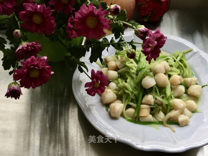 Fried Scallops with Green Radish recipe