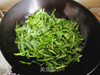 Stir-fried Chicken with Leek recipe