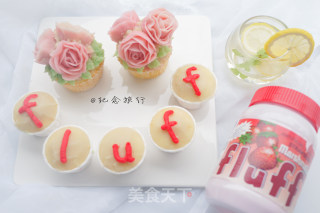 Strawberry Sponge Bean Paste Decorated Cupcakes recipe