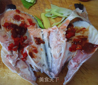 Salmon Head with Chopped Pepper recipe