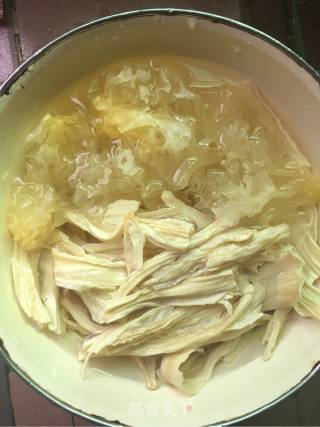 Duck Soup with Yuba and White Fungus recipe