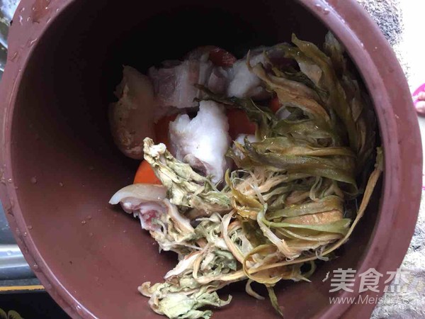 Carrot Sword Flower Trotter Soup recipe