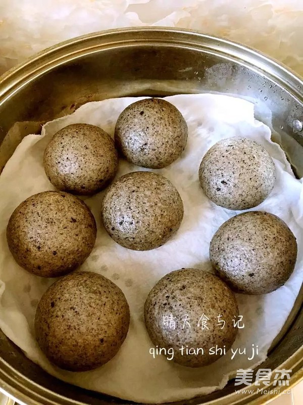 Sweet and Delicious Black Sesame Buns! recipe