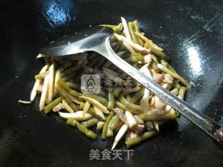 Stir-fried Sour Striped Beans with Shredded Pork and Rice recipe