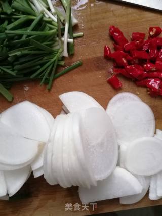Stir-fried White Radish with Sauce recipe