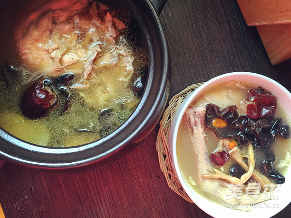 Wontons with Red Dates, Wolfberry and Chicken Soup recipe