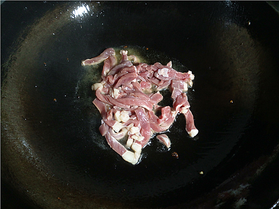 Stir-fried Noodles with Beef, Mushroom and Green Red Pepper recipe