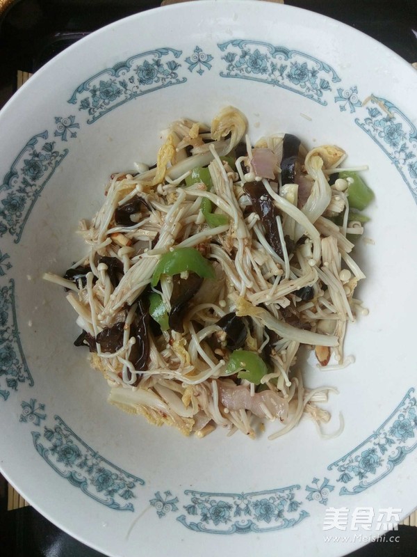 Noodles with Mushrooms and Nuts recipe