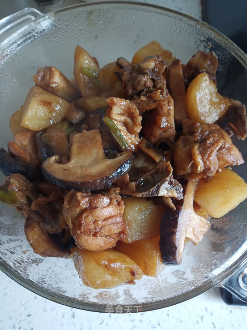 Roasted Potatoes with Chicken Drumsticks and Mushrooms recipe
