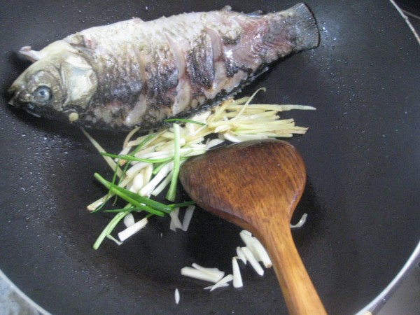 Braised Crucian Carp with Bean Curd recipe