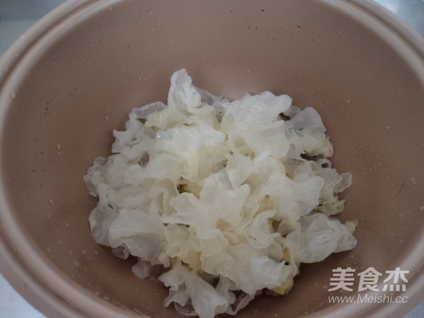 Mung Bean Melon Skin White Fungus Soup recipe