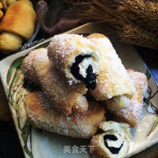 Coconut and Mulberry Sauce Rolls recipe
