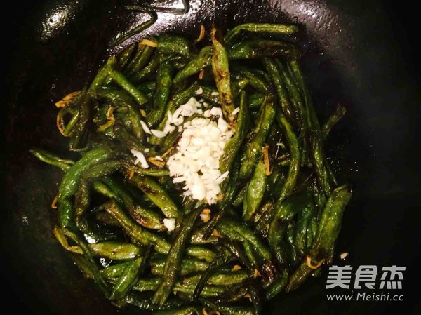 Fuel-efficient Version of Dry-fried Green Beans recipe