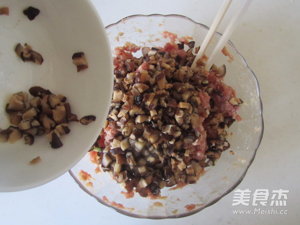 Fried Mushroom Three Fresh Dumplings recipe