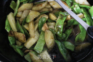 Braised Potatoes and Beans in Oil recipe