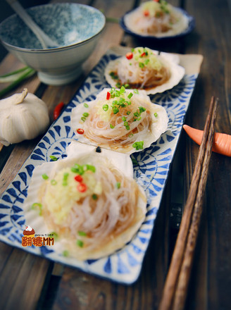 Steamed Scallops with Garlic Fans