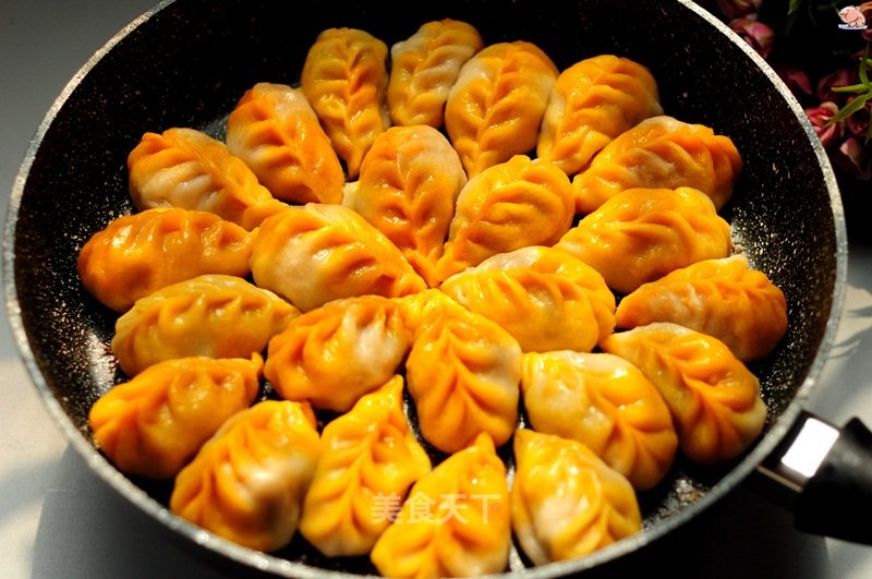 #信之美# Fried Dumplings with Carrots and Willow Leaves recipe