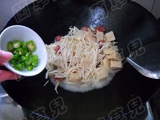 Frozen Tofu with Chopped Pepper and Golden Needle recipe