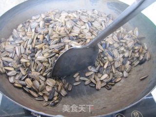 Skillfully Fried Five-spice Melon Seeds recipe