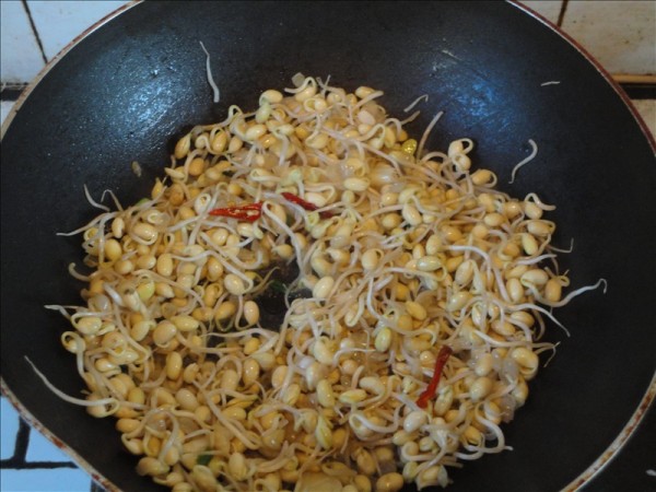 Stir-fried Tofu with Soybean Sprouts recipe