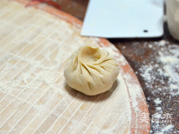 Three Fresh Buns with Pork and Leek on Top recipe