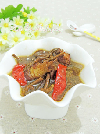 Stewed Chicken Soup with Tea Tree Mushroom