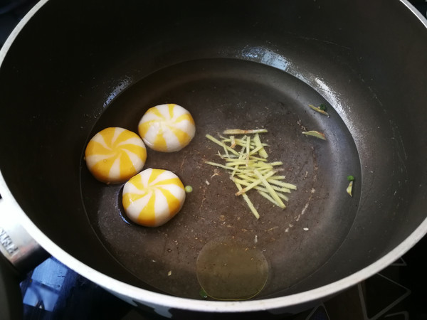 Celery Sea Urchin Ball Noodle Soup recipe