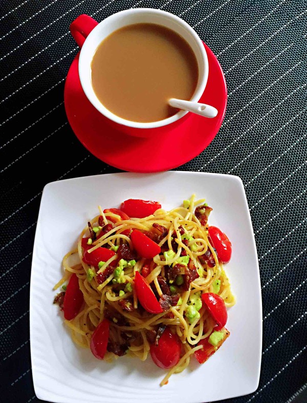 Pasta with Sausage, Avocado and Tomato recipe