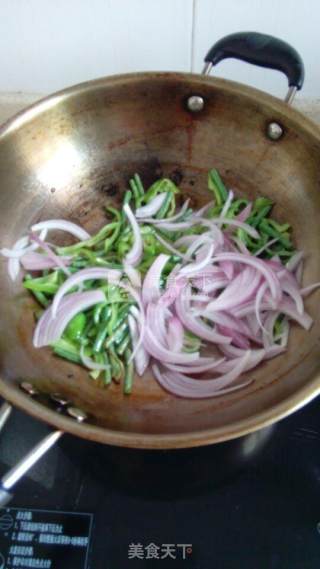 Braised Noodles with Green Pepper and Beans recipe