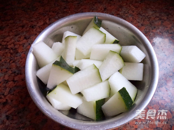 Barley and Winter Melon Bone Soup recipe