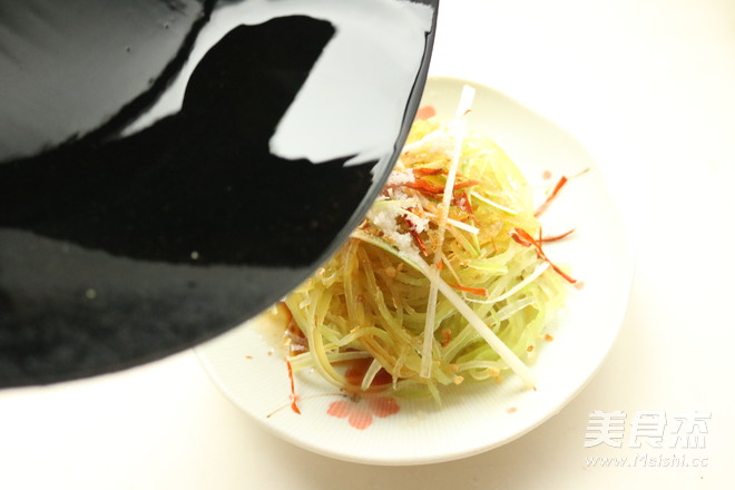 Shredded Lettuce Salad with Scallions recipe