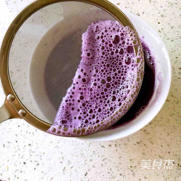 Hand-rolled Noodles with Purple Cabbage Sauce recipe