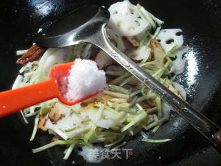 Stir-fried Lotus Root with Fragrant Dried Leek Buds recipe