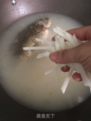 Carp Soup with White Radish recipe