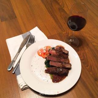 Steak with Red Wine and Black Pepper Sauce recipe