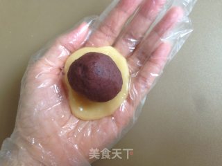 Egg Yolk Bean Paste Mooncakes recipe