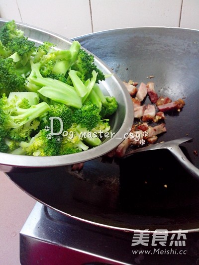 Stir-fried Pork with Broccoli recipe