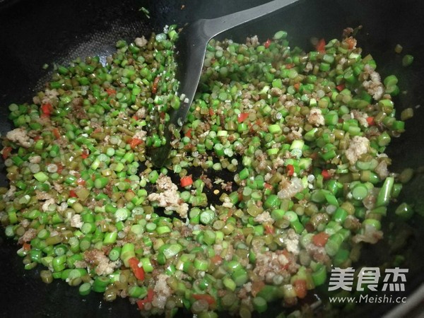 Stir-fried Minced Pork with Sour Garlic Moss recipe