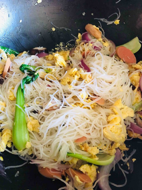 Stir-fried Rice Noodles with Shrimp, Egg and Seasonal Vegetables recipe