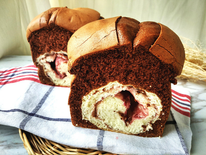#aca烤明星大赛#blueberry Black Diamond Toast recipe