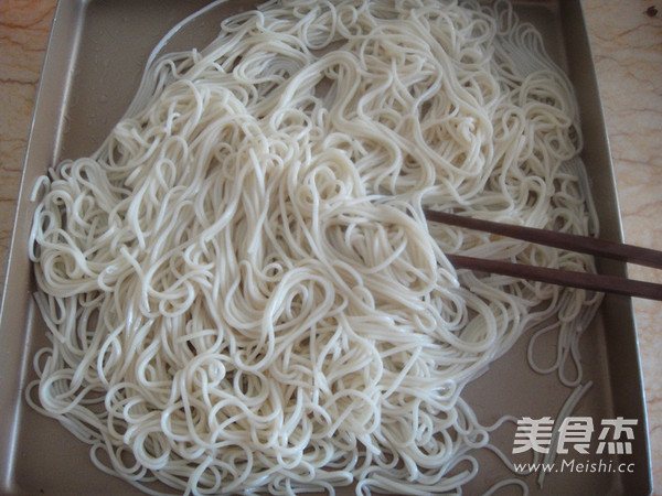 Stir-fried Noodles with Beef and Green Pepper recipe