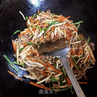 Stir-fried King Pleurotus and Pork Noodles recipe