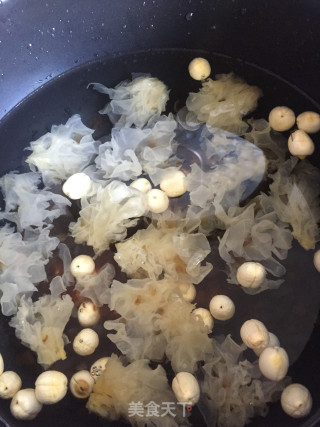 Tremella Lotus Seed Soup recipe