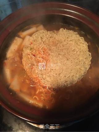 Kimchi Rice Cake Cheese Noodles recipe